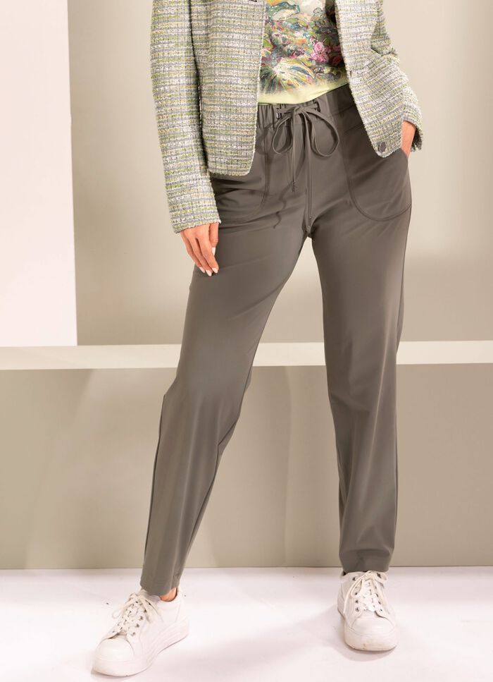 Byxor i trendig joggingbyxstil 