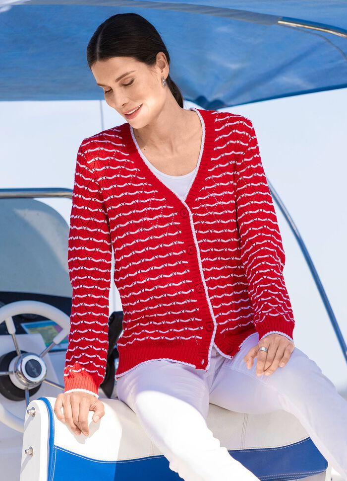 Stickad kofta med fina r&auml;nder och ajourrutor 