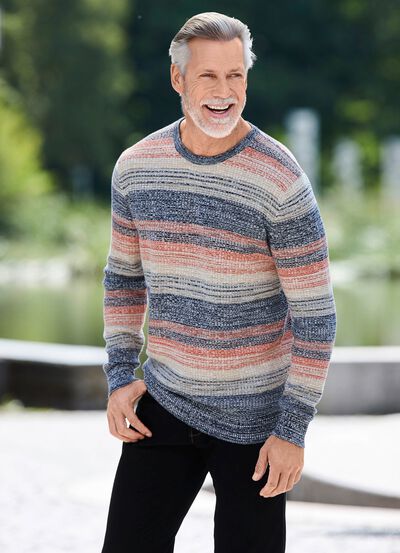 Attraktiv tr&ouml;ja med rund hals 