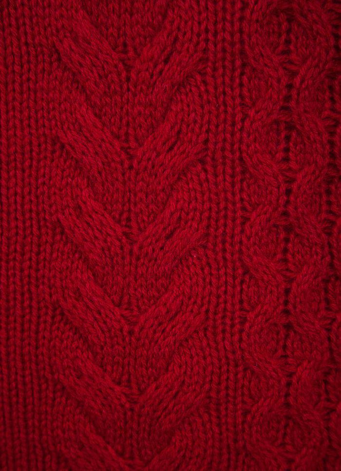 Tr&ouml;ja med jungfrulig ull och kashmirinneh&aring;ll 