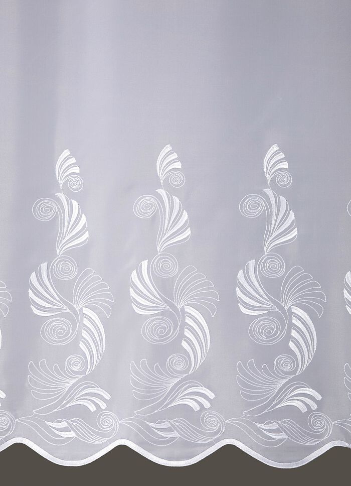 Sofistikerad kort persienn med st&aring;nggenomdragning 