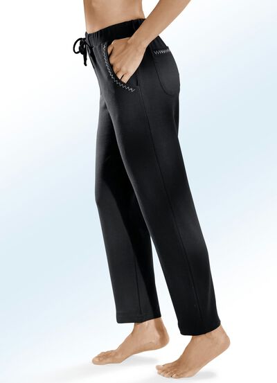 Byxor med dekorativa nitar 