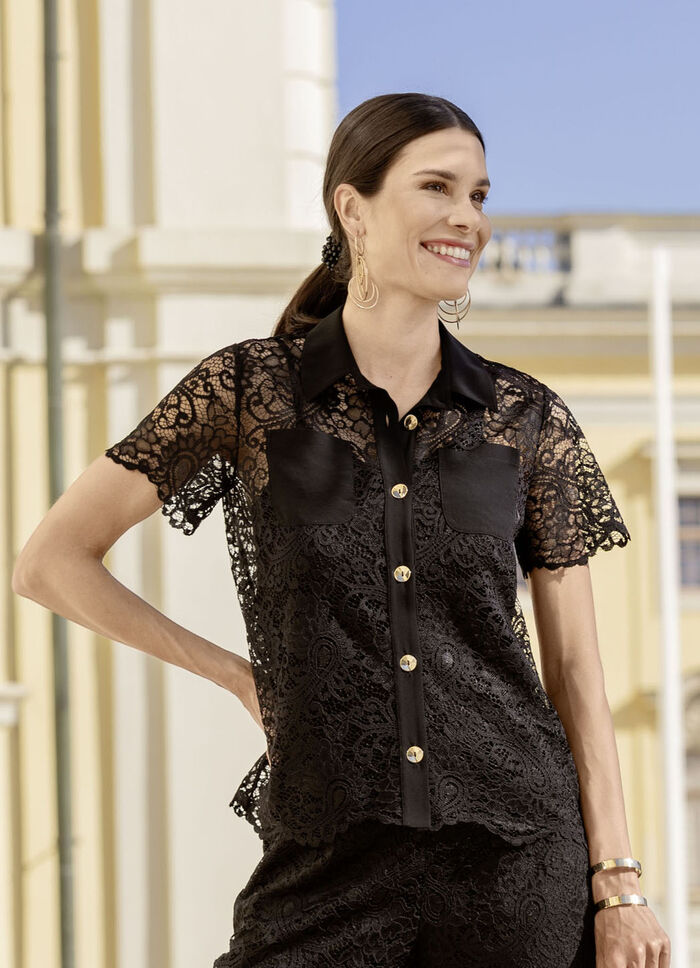 Spetsblus med skjortkrage 