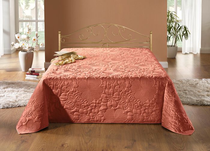 Utm&auml;rkt gjort &ouml;verkast och matchande &ouml;rngott GAMLA ROSA