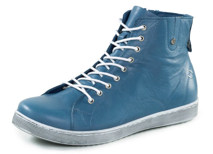 Andrea Conti skosko med sn&ouml;rning av finkornigt nappal&auml;der 