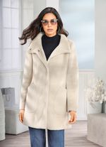 Kavaj med distinkt kragl&ouml;sning 