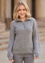 Tr&ouml;ja med polotr&ouml;ja och dekorativa kanter 