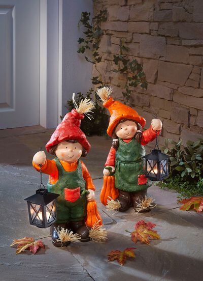 H&ouml;stbarn med lyktor 