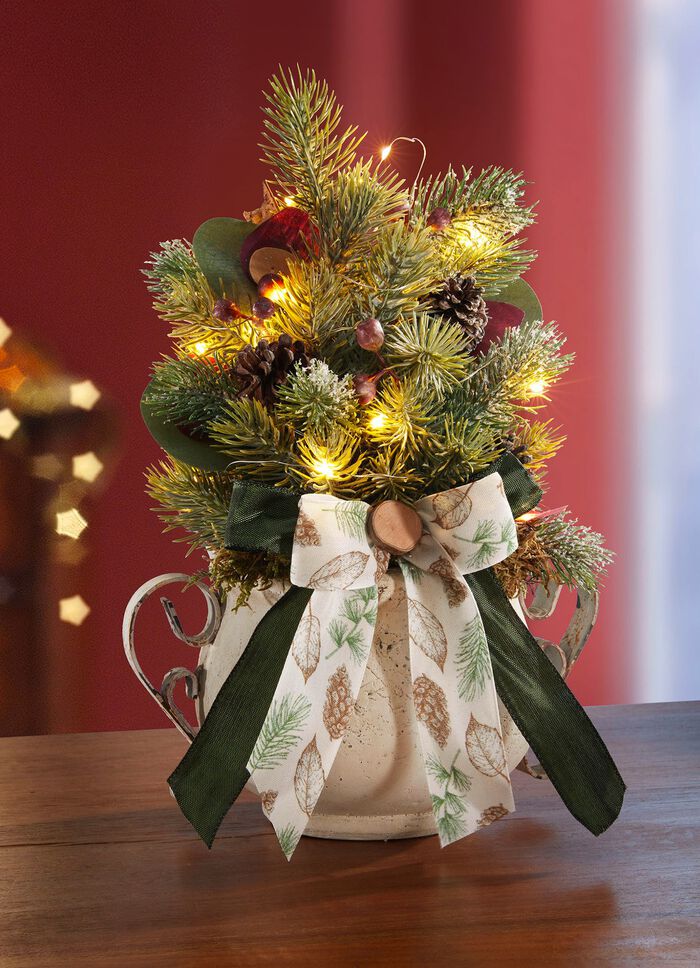 Arrangemang av belyst gran 