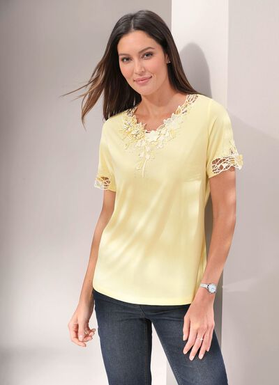 Skjorta med blommig spets i 5 f&auml;rger 