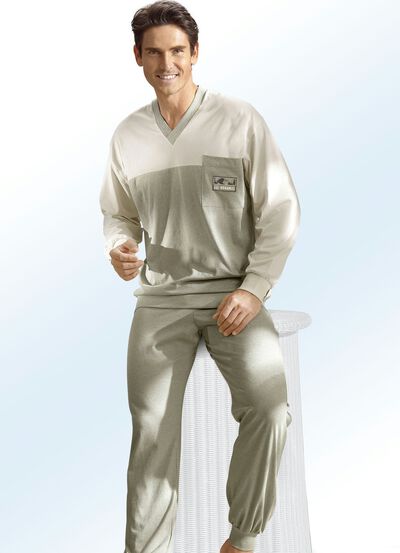 Pyjamas från Götting med V-ringning, bröstficka och muddar, , large