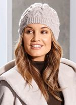 Varm damm&ouml;ssa med trendigt kabelm&ouml;nster 