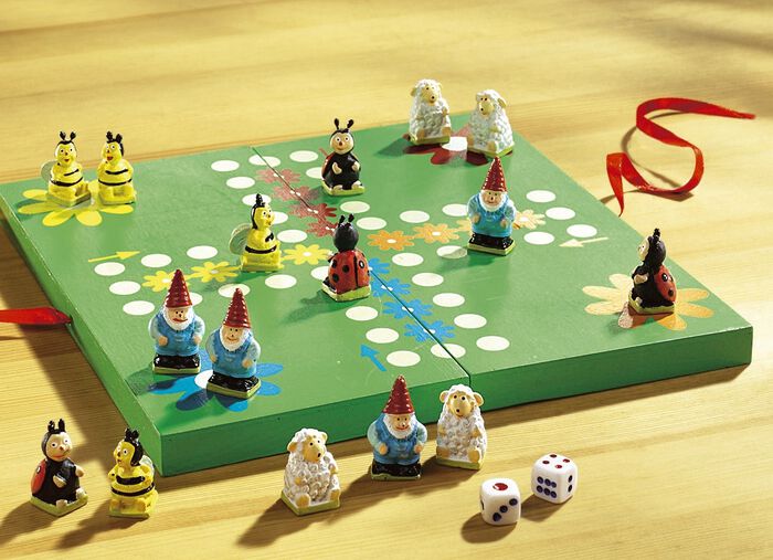 brädspel av furu 