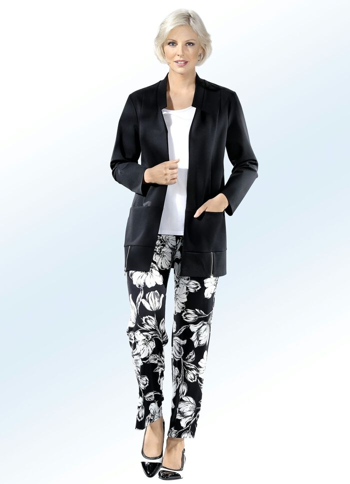 Byxor i moderiktig bredd 