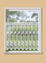 Kort gardin i makram&eacute;kvalitet VIT