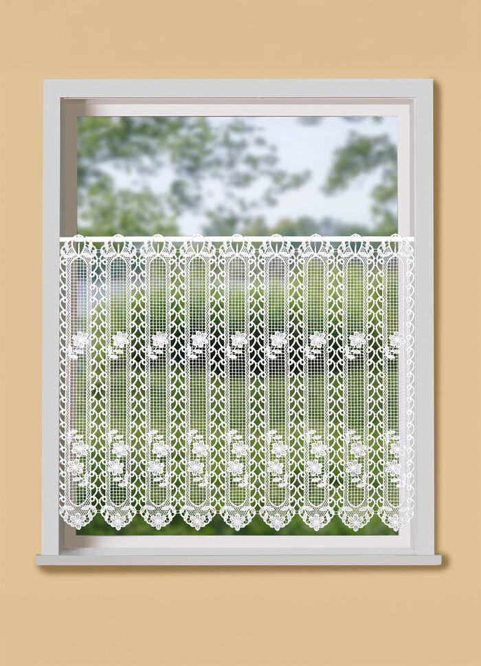 Kort gardin i makram&eacute;kvalitet VIT