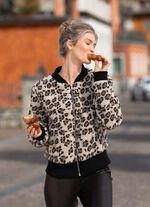 Kort jacka tillverkad av teddy plysch 