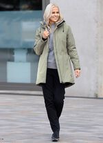 Kort kappa med fast huva 