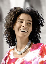 Textilhalsband med kristallstensh&auml;nge 