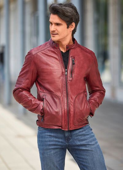 Kort skinnjacka med perforerade inl&auml;gg 