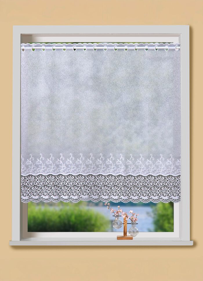 Liten persienn med b&ouml;jd makram&eacute;finish 