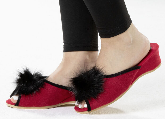 ELENA EDEN mulor med svart fuskpäls pompom RÖD