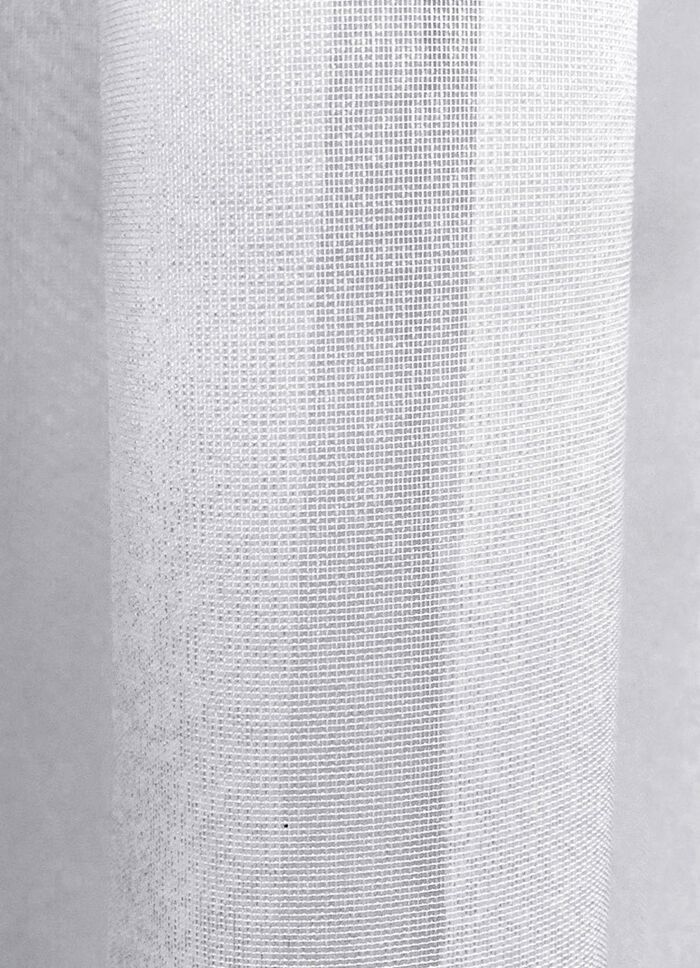 N&aring;got transparent persienn med automatiskt veckband 