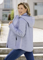 Funktionell jacka med intressant quiltning 