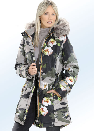 Kort kappa med kamouflage och blommig design 