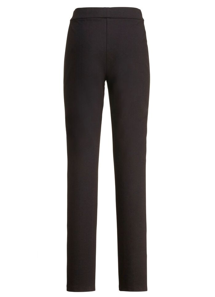 Byxor i en trendig mix av material 