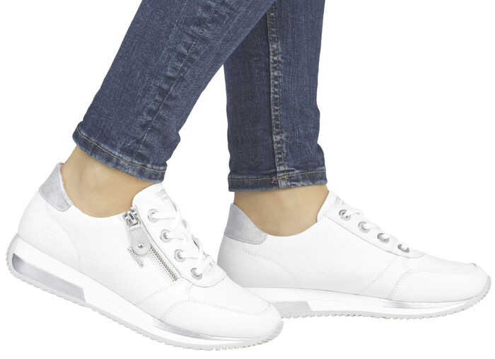 Remonte-sneakers med snörning och skimrande silverfärgad kontrastkant VIT