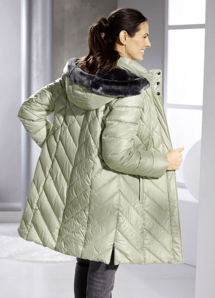 Kort dunjacka med avtagbar huva VASSGRÖN