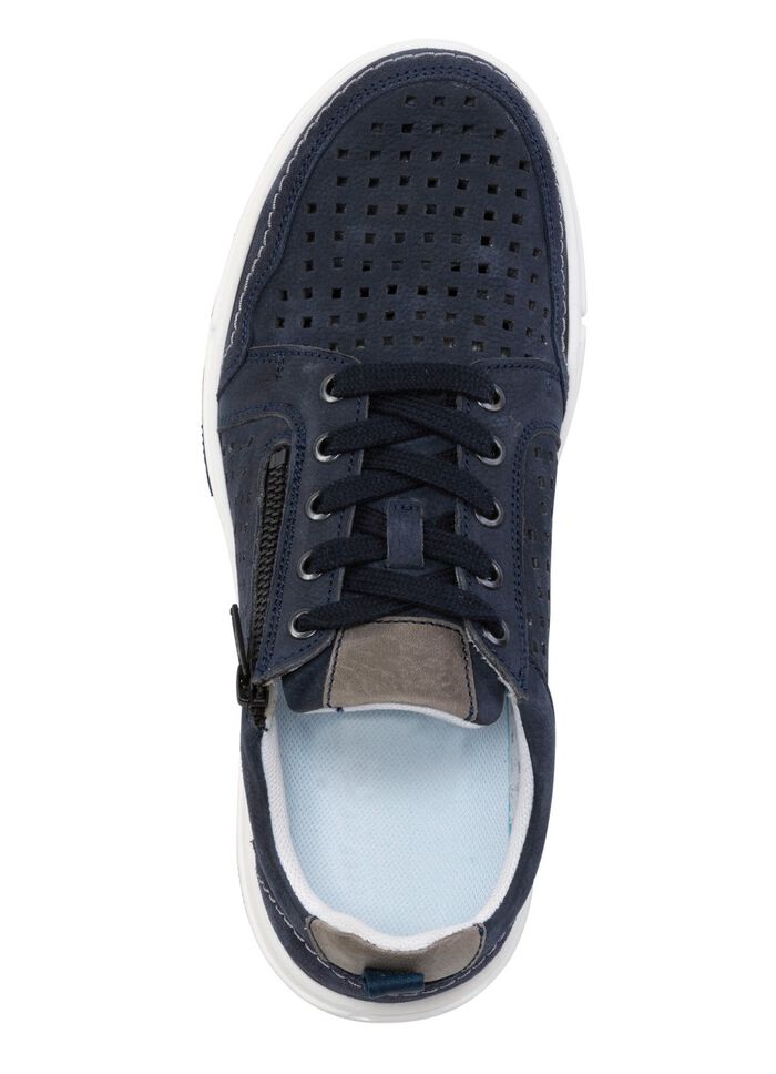 Skor med sn&ouml;rning 