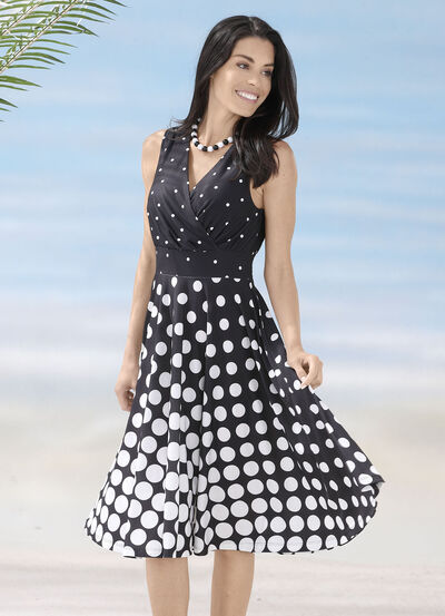 Laurina klänning med utsvängd kjol 