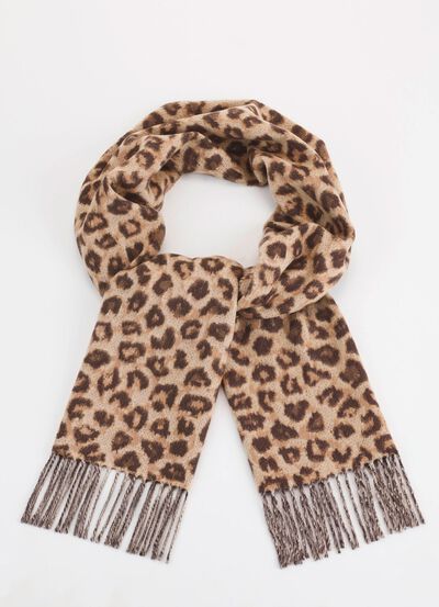 Halsduk med rovdjursp&auml;lsdesign 