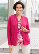 Kofta med ett utarbetat texturerat m&ouml;nster 