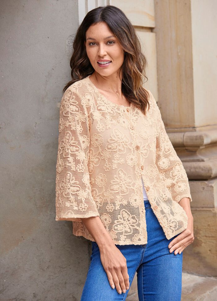 Kofta med blommor och fj&auml;rilar 