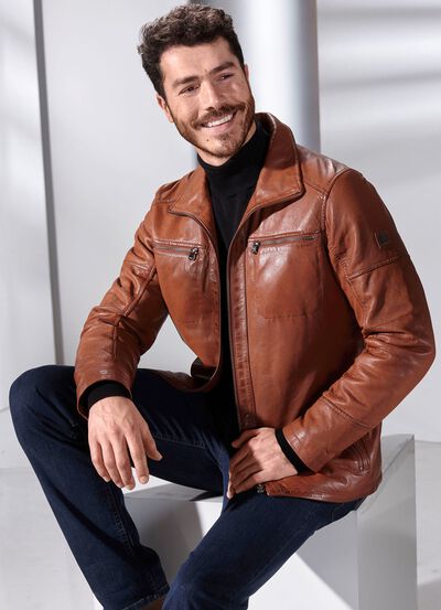 Kort skinnjacka med st&aring;krage 