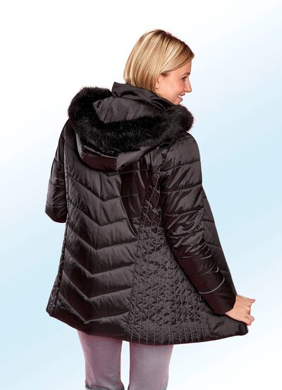 Jacka med kontrasterande dekorativ quiltning 