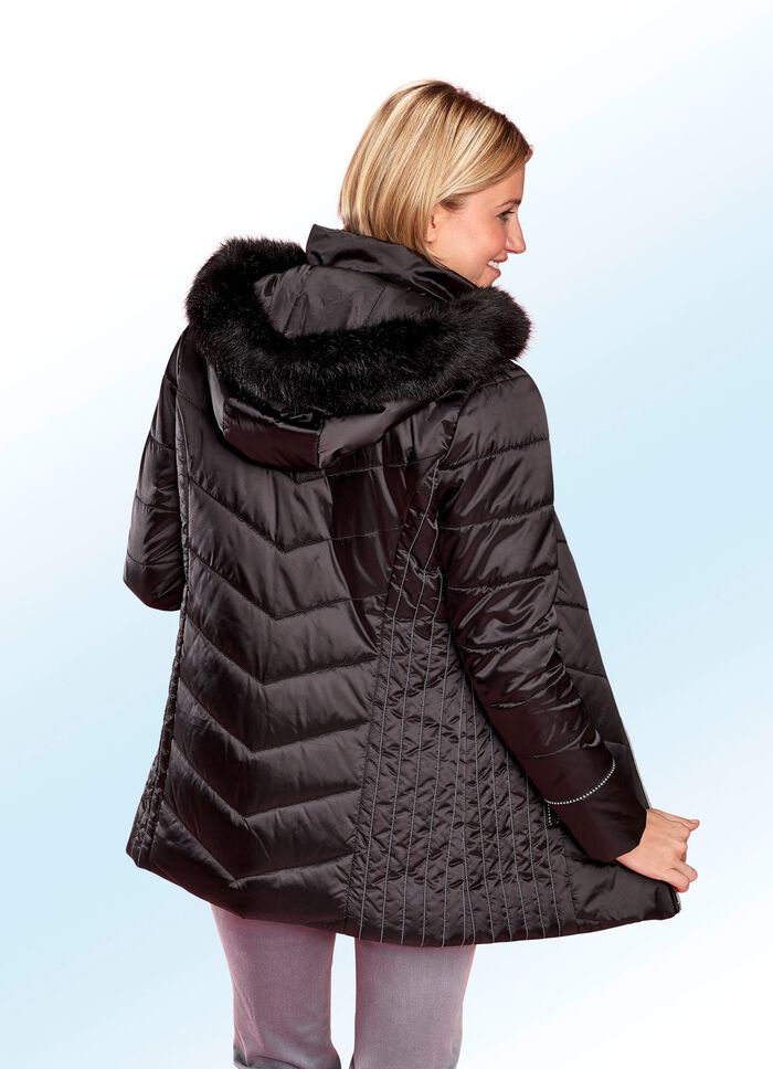 Jacka med kontrasterande dekorativ quiltning 