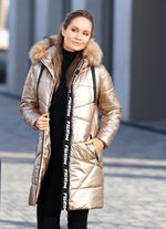 Kort kappa i trendig metallic-look 