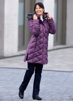 Kort kappa med avtagbar fuskp&auml;lskant LILA