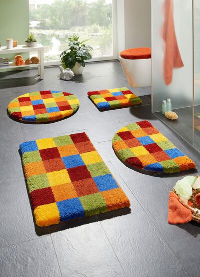 Badrumsset med f&auml;rgglad design fr&aring;n Grund 