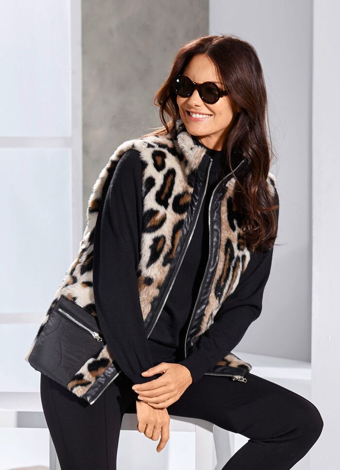 V&auml;ndbar v&auml;st med dragkedjef&ouml;rsedd kn&auml;ppning 