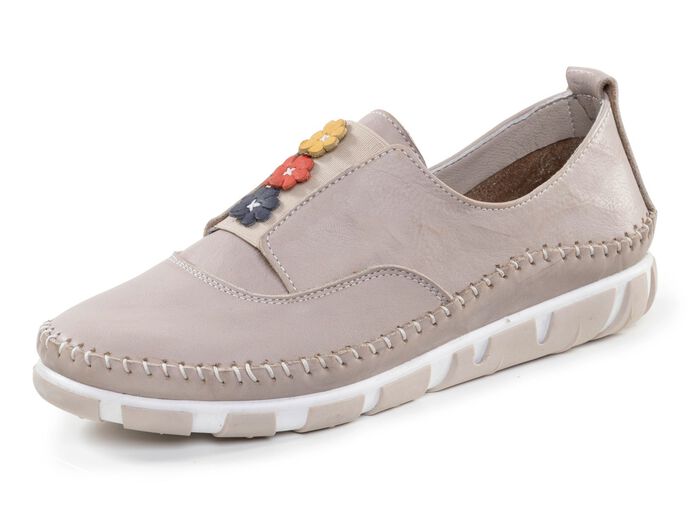 Gemini tofflor med en subtil skrynklig struktur och f&auml;rgglada l&auml;derblommor KISEL