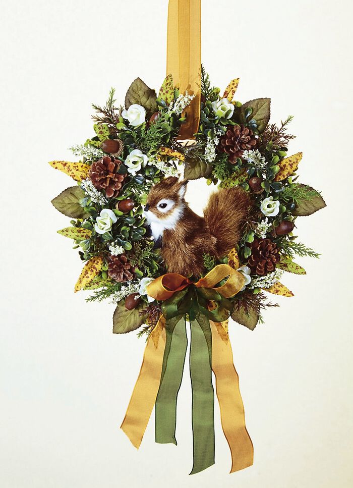 V&auml;ggkrans med ekorrar 