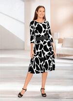 Kl&auml;nning med bred insats i konstl&auml;der 