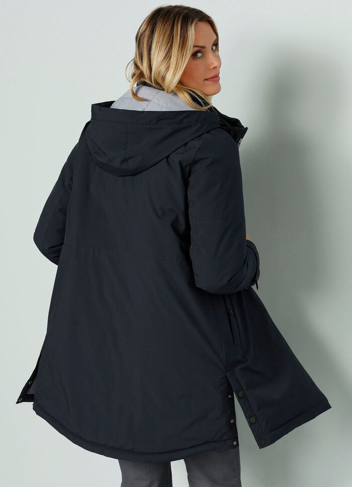 Funktionell jacka med avtagbar huva 