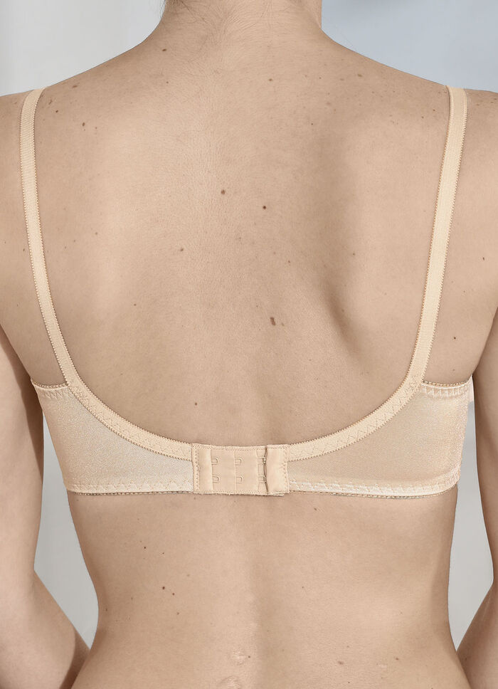 Triumph Compliment bygel-bh med fin spets PUDER