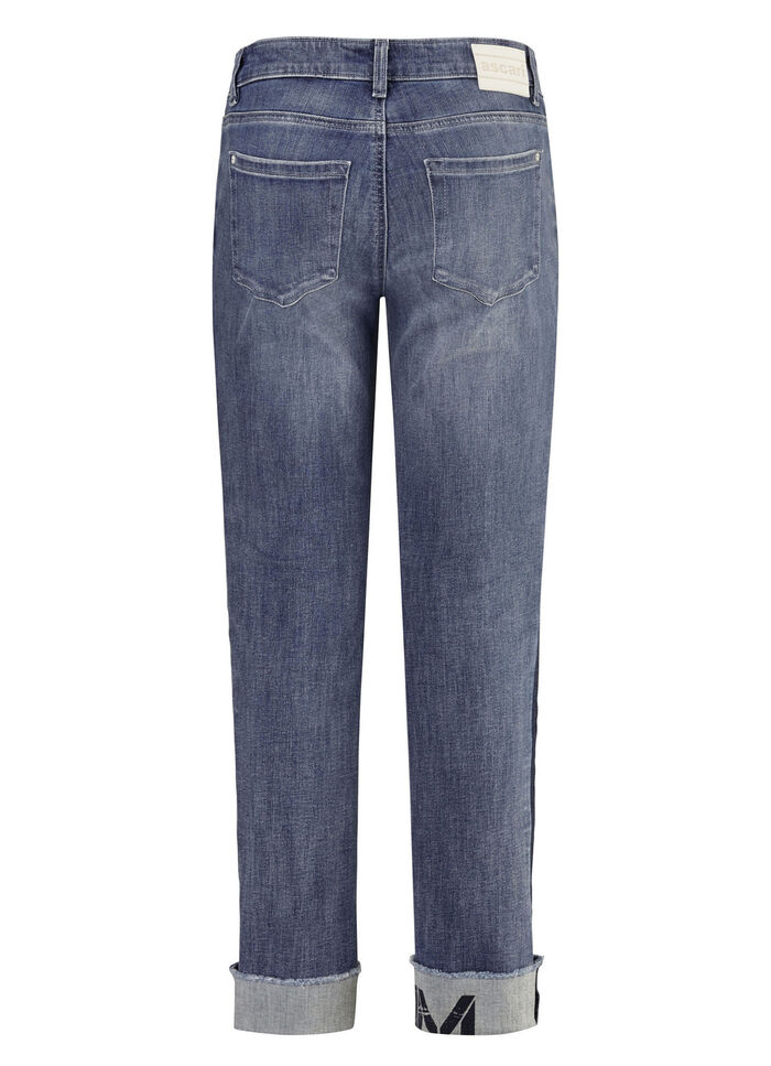 Jeans med franskant och bokstäver på ena benet 